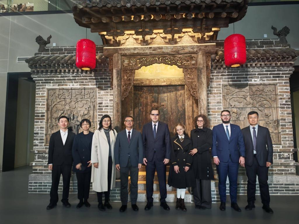 2025新澳门免费原料大全