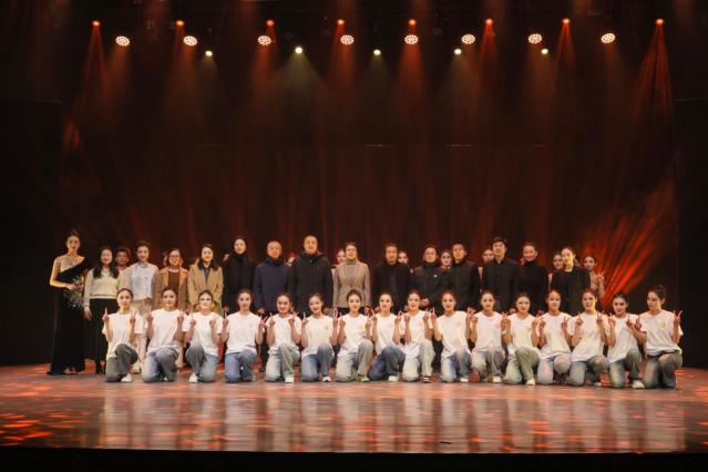 2025新澳门免费原料大全