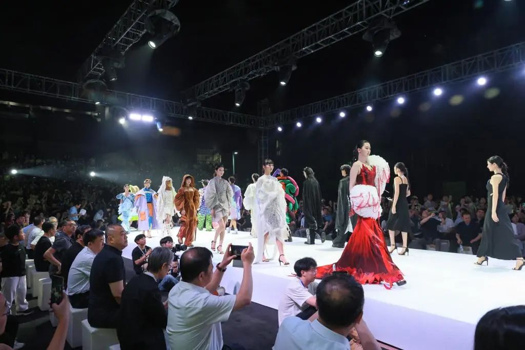 2025新澳门免费原料大全