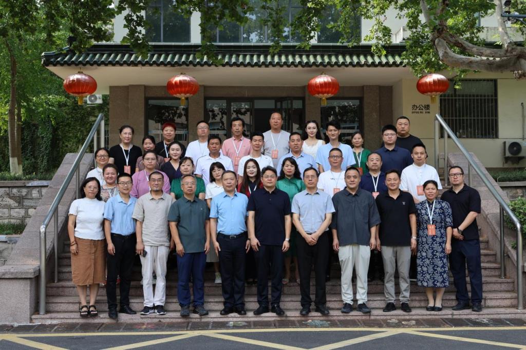 2025新澳门免费原料大全